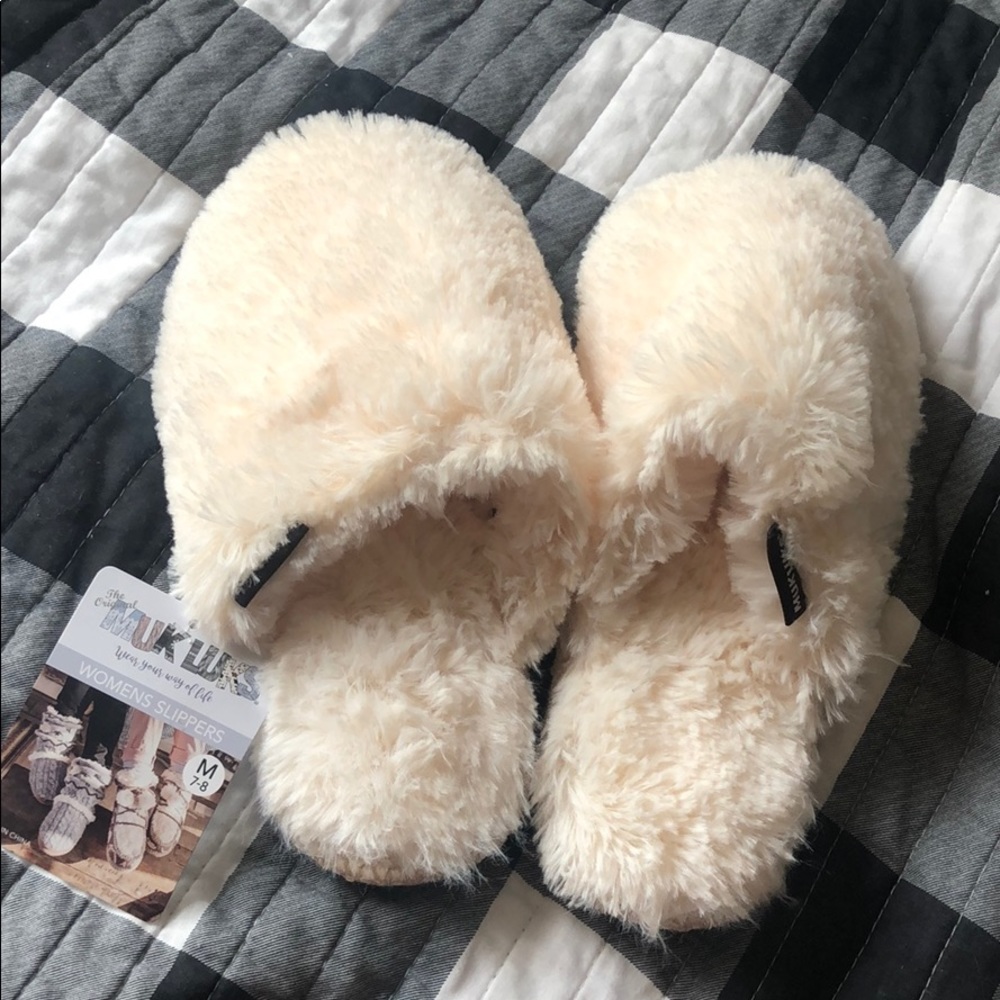 Muk Luks Slippers : Ivory